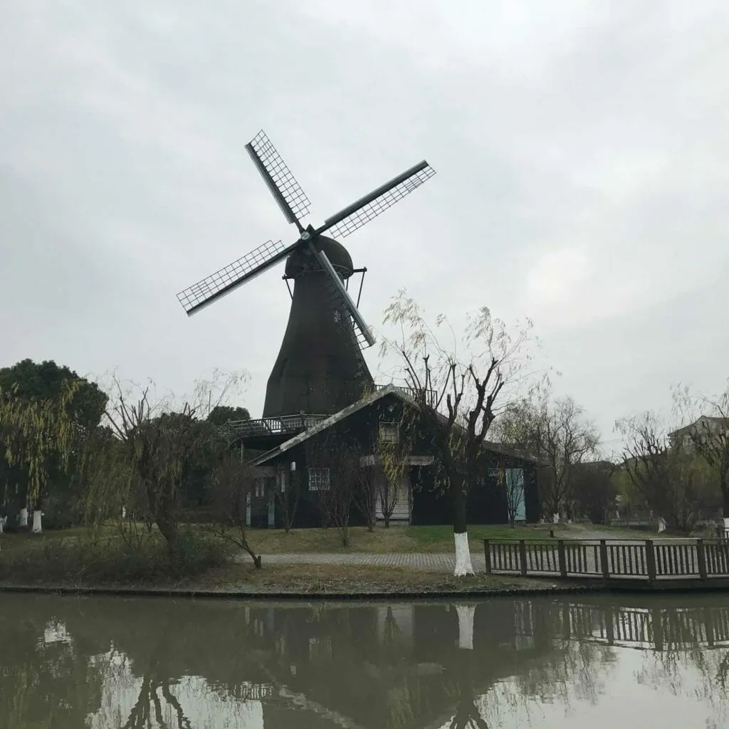 Shanghai-Holland-Village-Molen